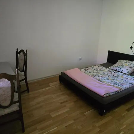 Bright 3-bedroom Apartment *
